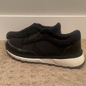 Kenneth Cole Reaction Woman’s Black Slip-On Sneakers